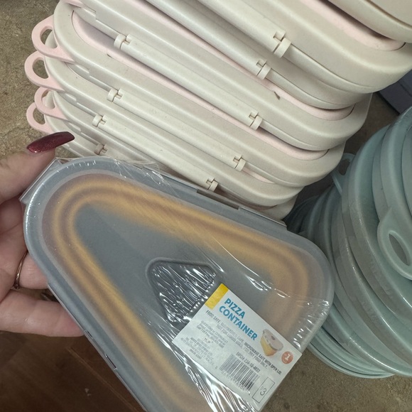 Stackable Silicone Food Containers - Picture 2 of 4